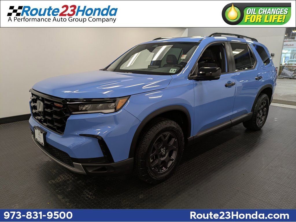 Used 2025 Honda Pilot TrailSport image 1
