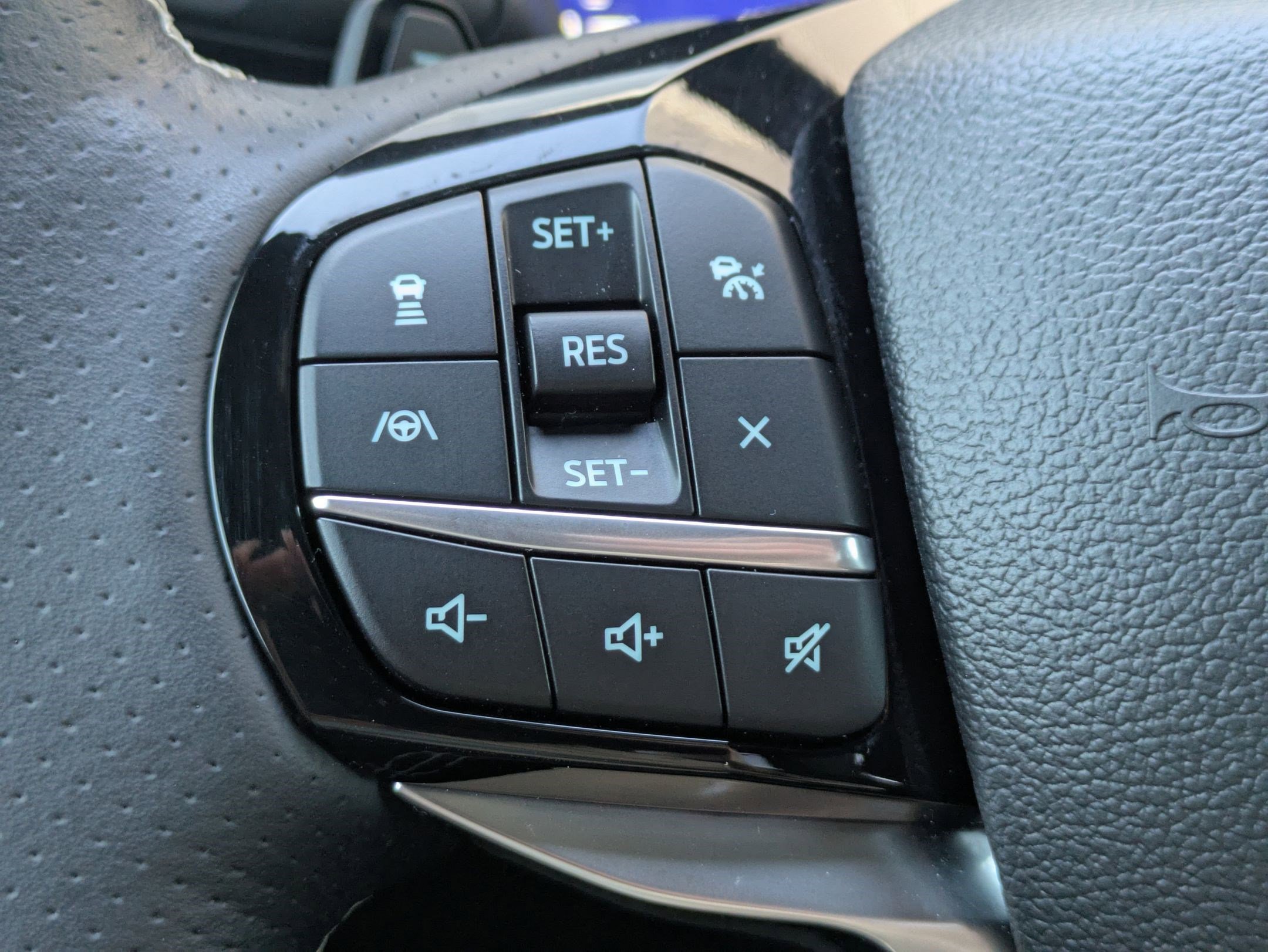 Used 2024 Ford Explorer ST w/ Equipment Group 401A AWD/4WD image 18