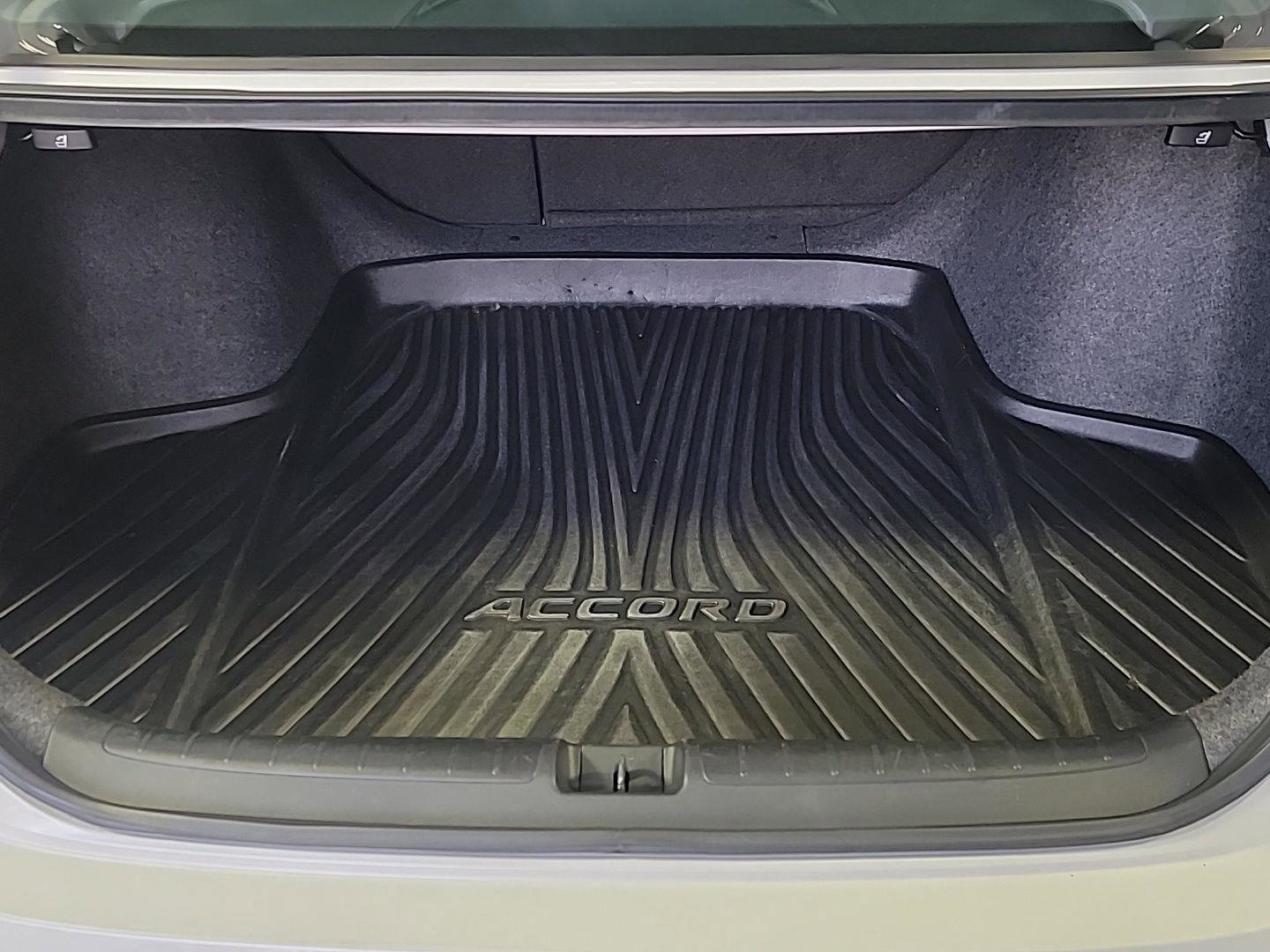 Certified 2018 Honda Accord EX-L image 9