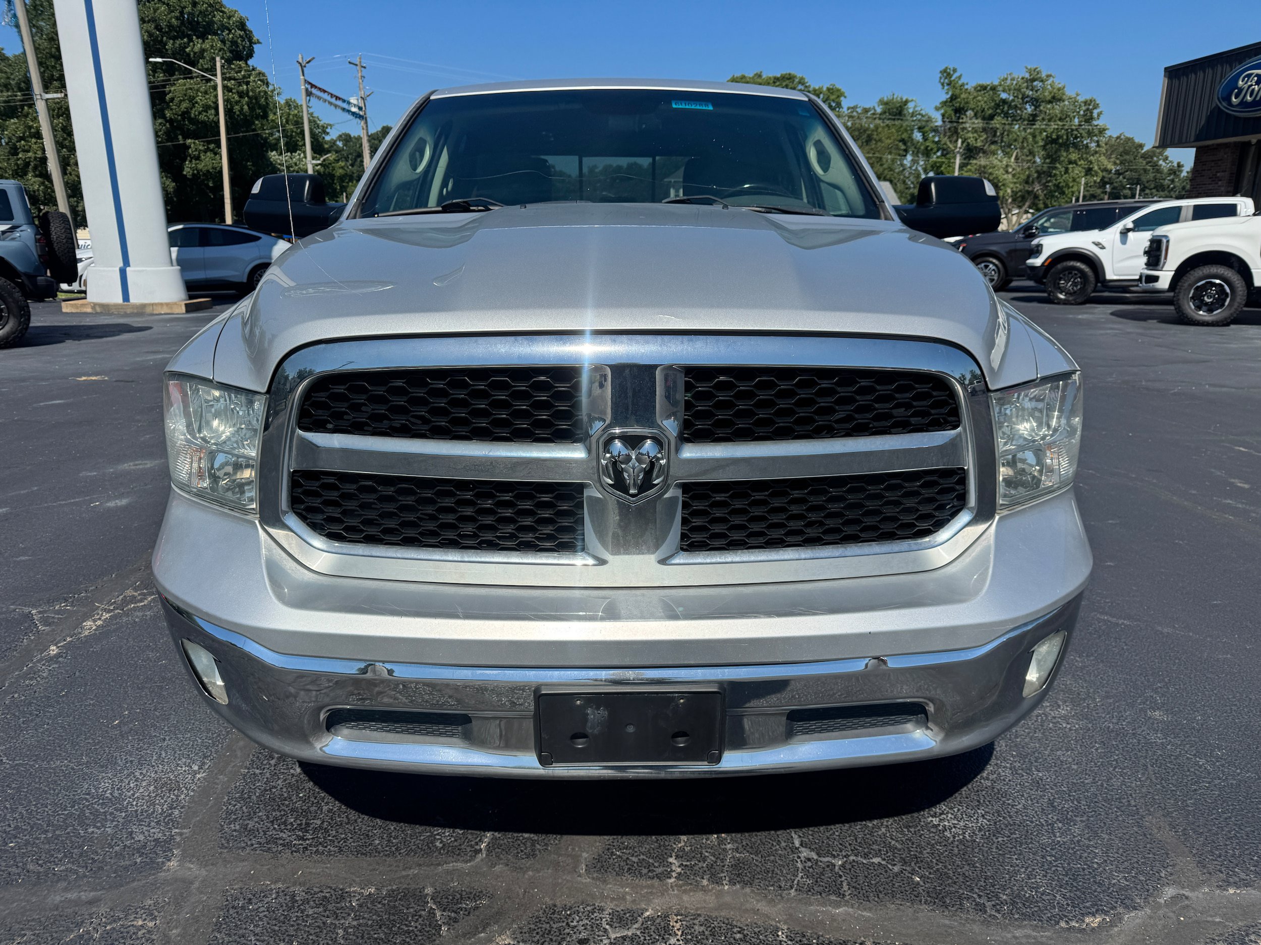 Used 2017 RAM 1500 Classic SLT AWD/4WD image 2