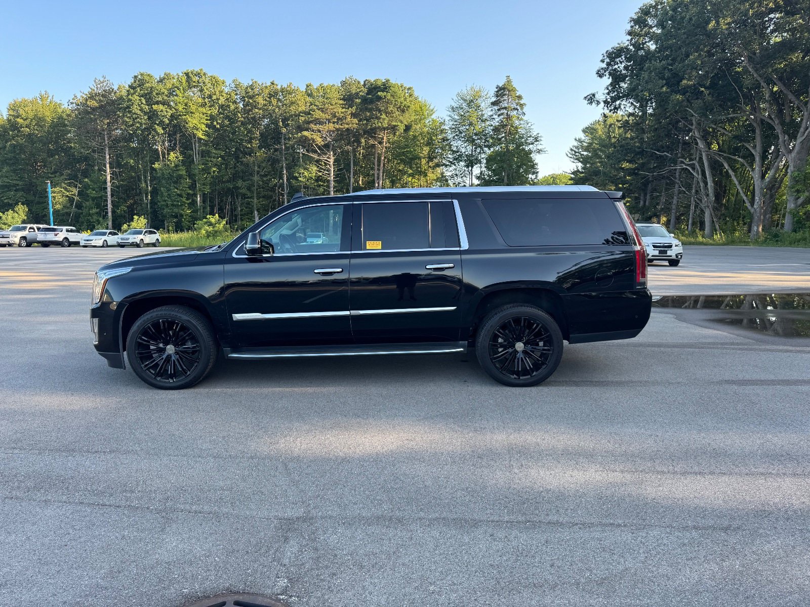 Used 2019 Cadillac Escalade ESV Luxury AWD/4WD image 6