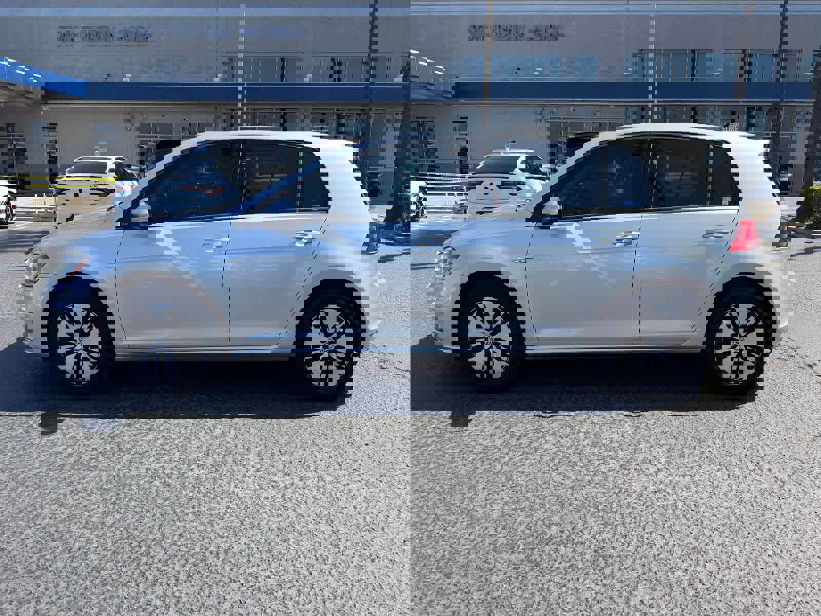 Used 2016 Volkswagen e-Golf SE FWD video 2