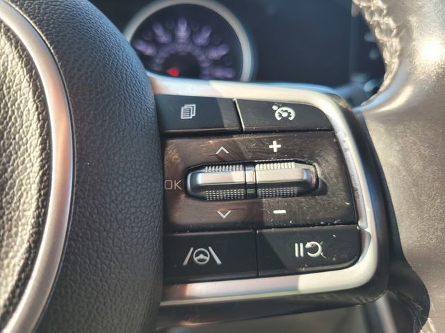 Used 2022 Kia Carnival LX image 27