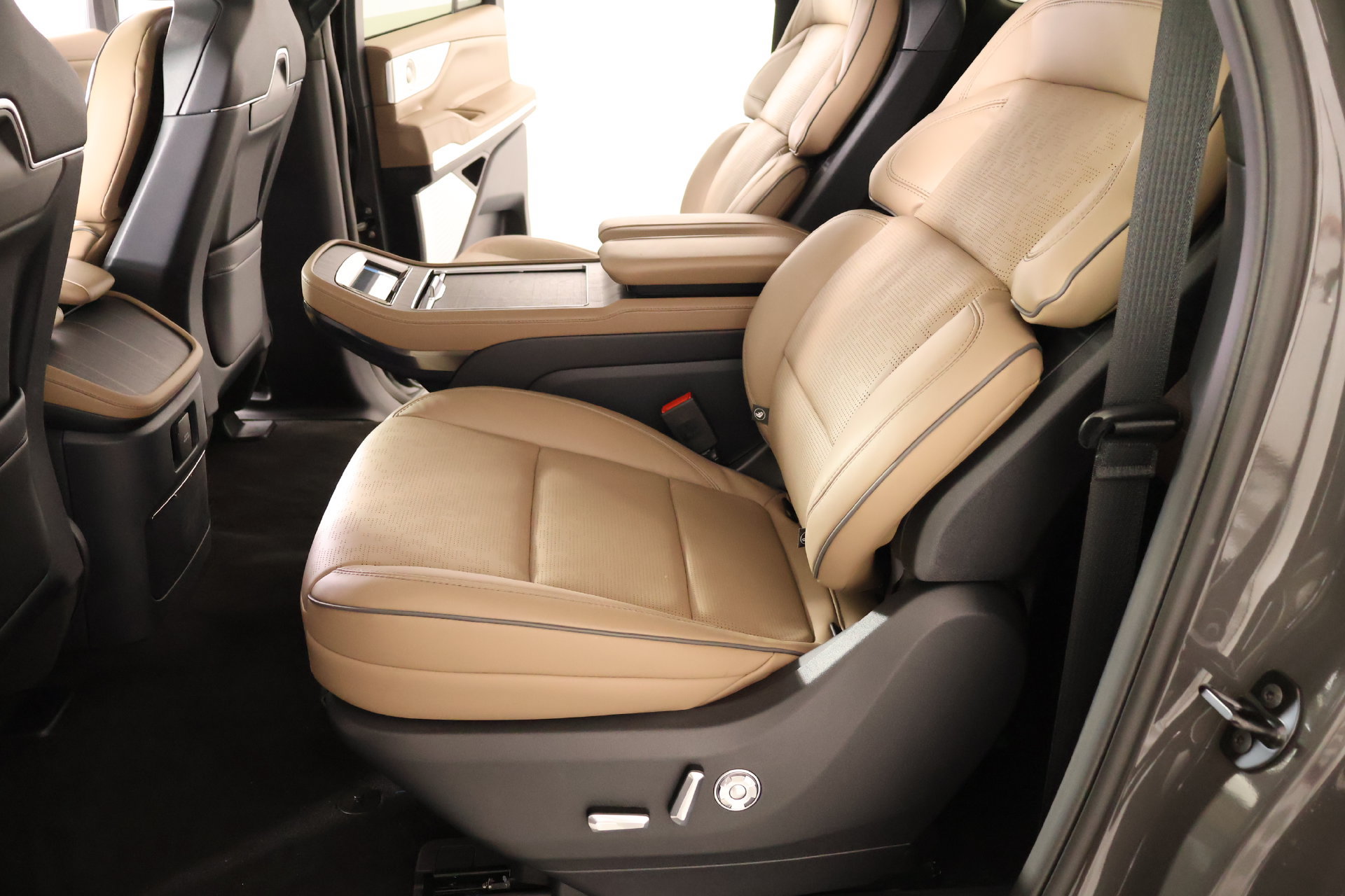 New 2027 Lincoln Navigator L Black Label AWD/4WD image 13