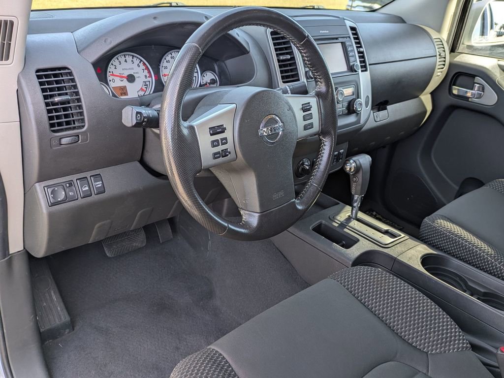 Used 2018 Nissan Frontier PRO-4X image 17