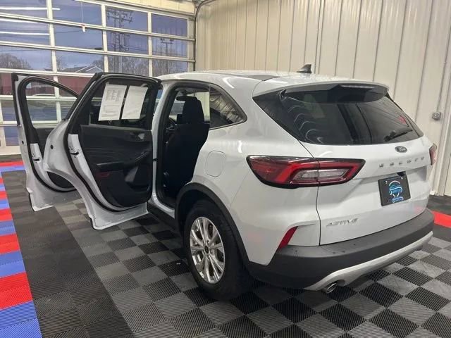 Used 2025 Ford Escape Active image 12