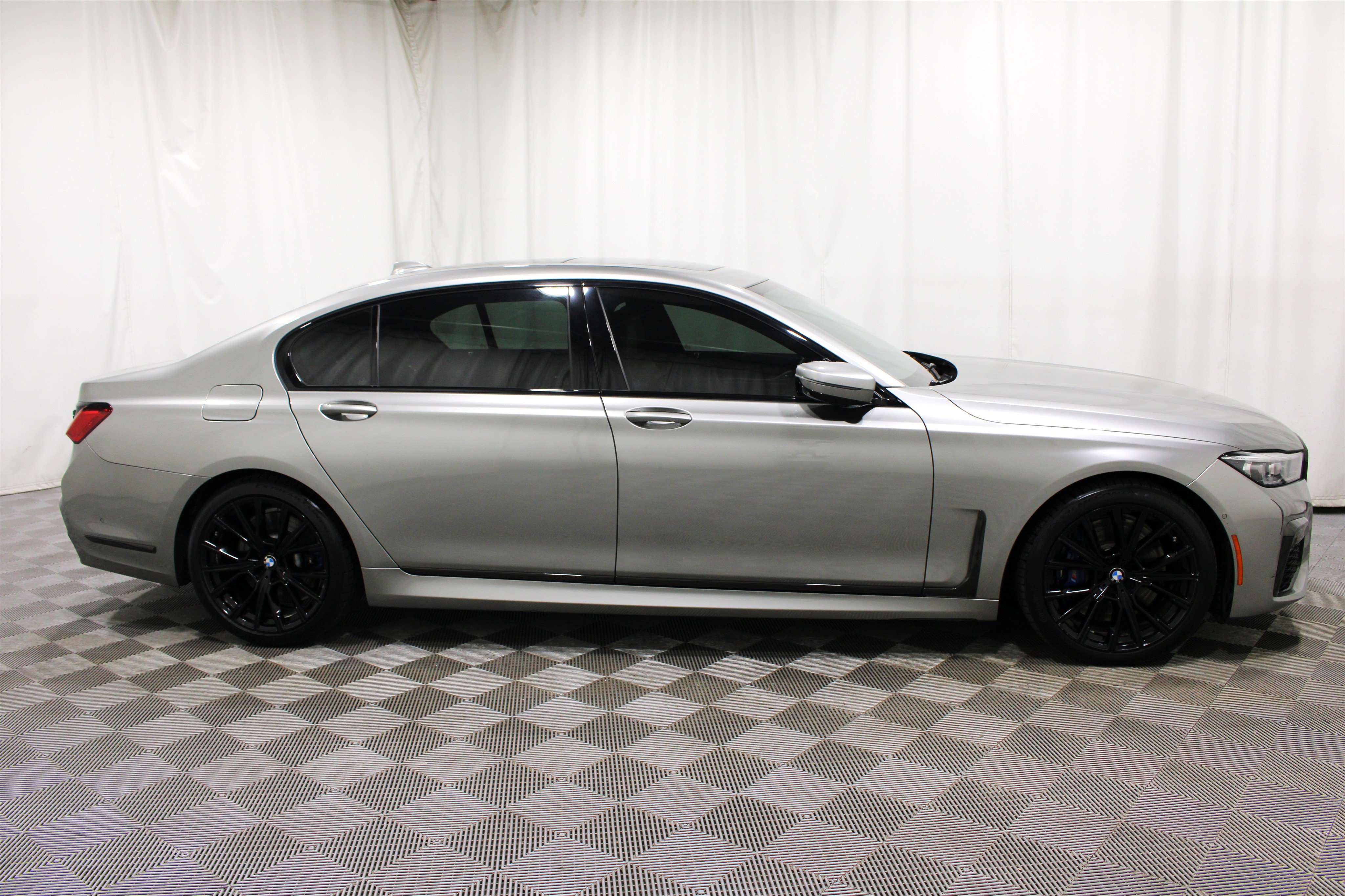 Used 2020 BMW 750i xDrive w/ Executive Package AWD/4WD image 34