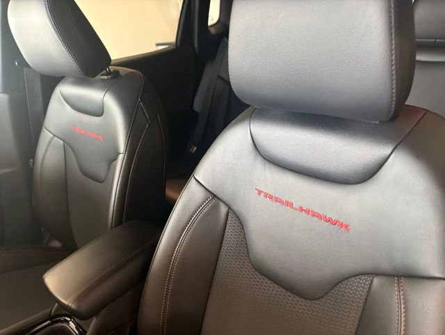 Used 2025 Jeep Compass Trailhawk AWD/4WD image 17
