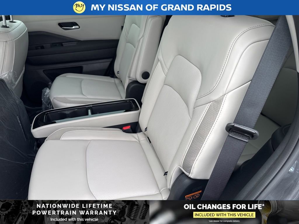 New 2026 Nissan Pathfinder SL image 10
