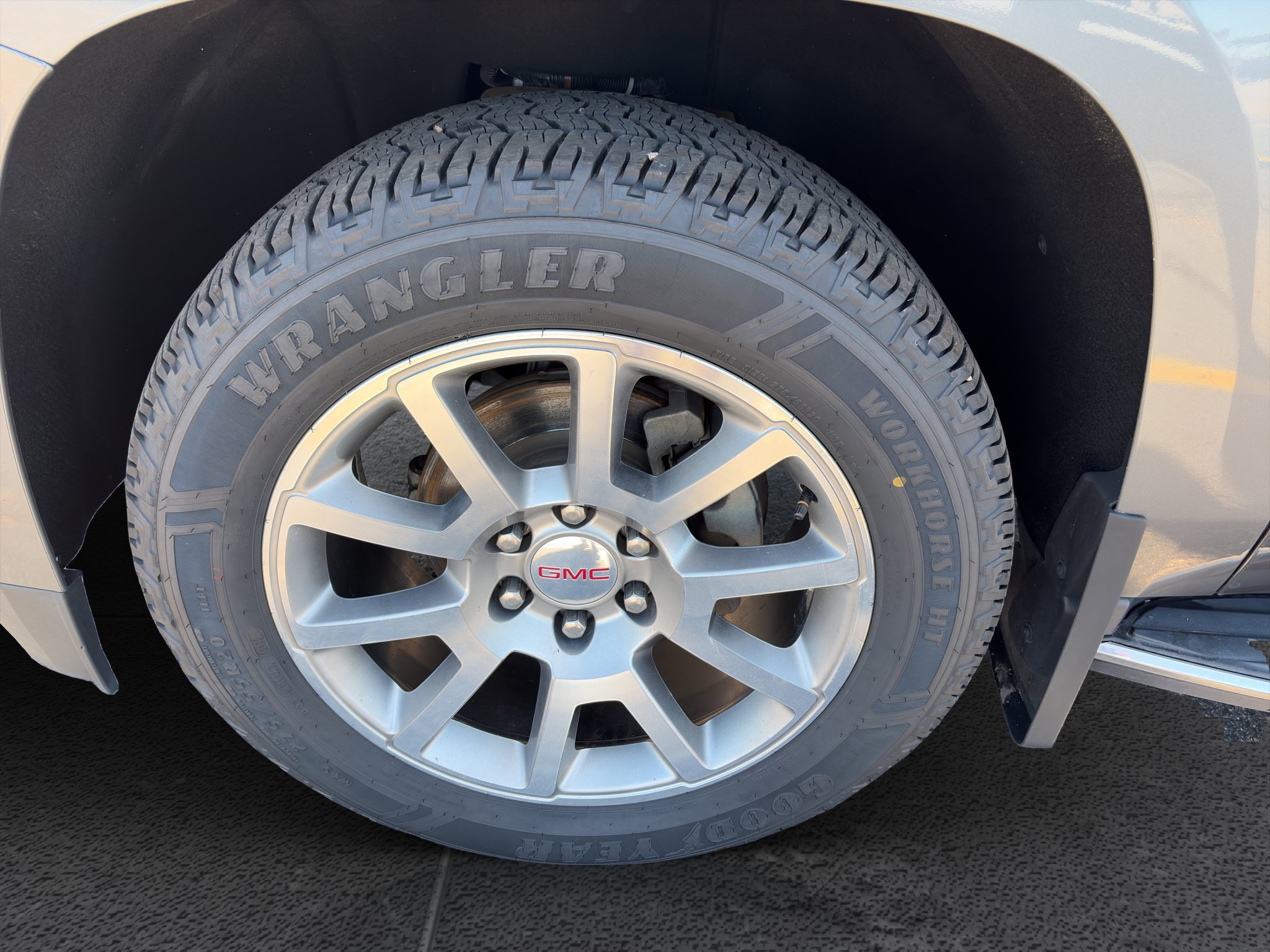 Used 2019 GMC Yukon XL Denali AWD/4WD image 25
