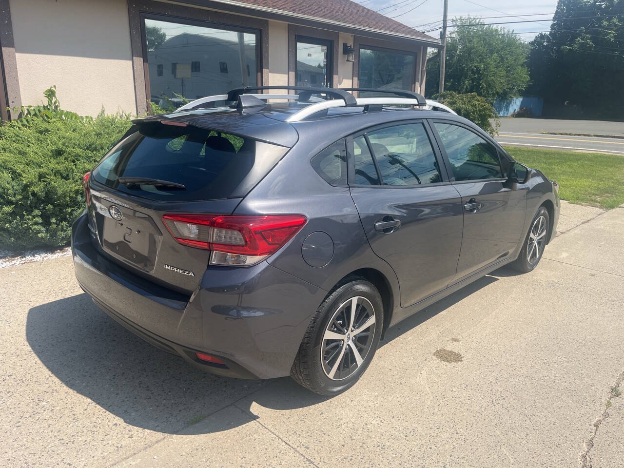 Used 2023 Subaru Impreza 2.0i Premium AWD/4WD image 2