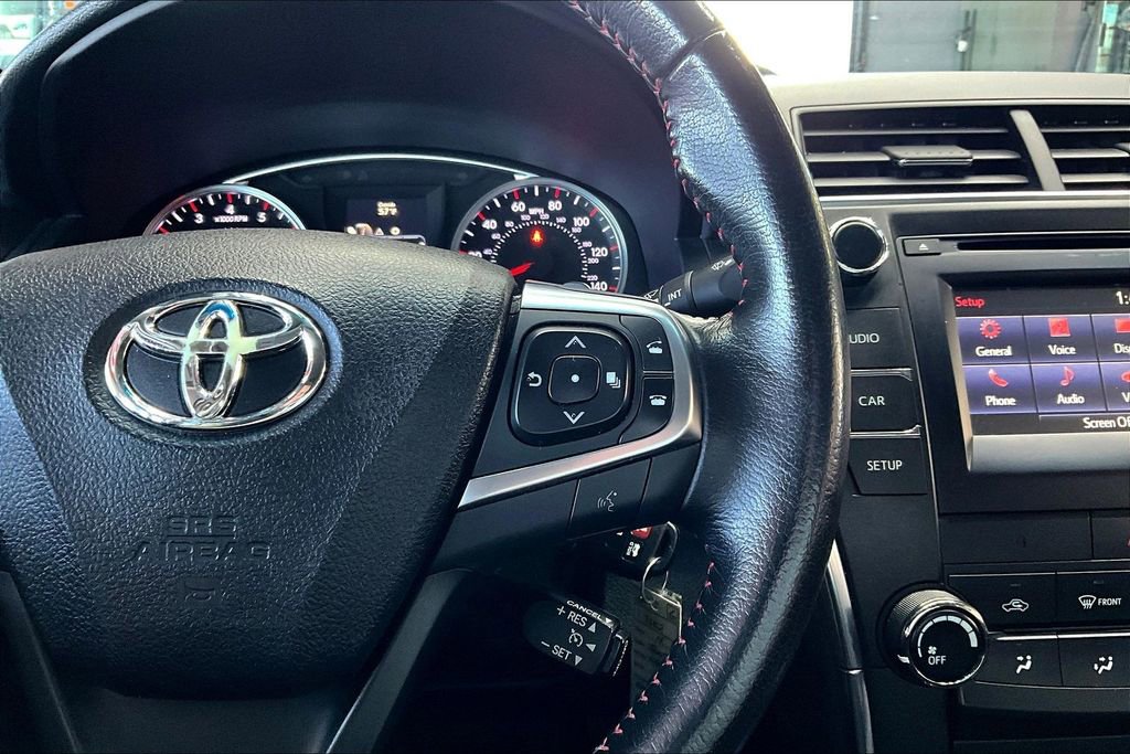 Used 2016 Toyota Camry SE FWD image 11
