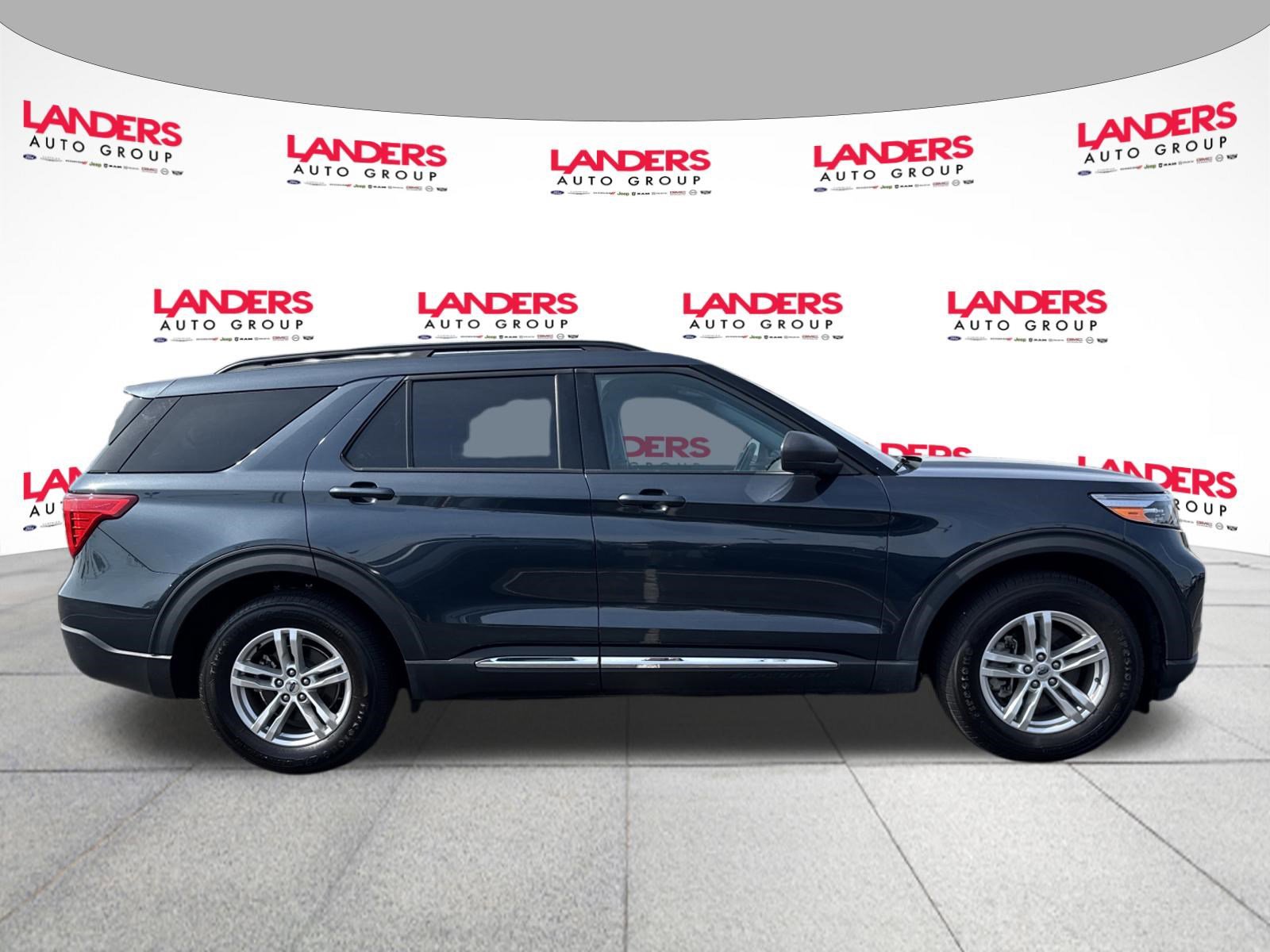 Used 2022 Ford Explorer XLT RWD image 2