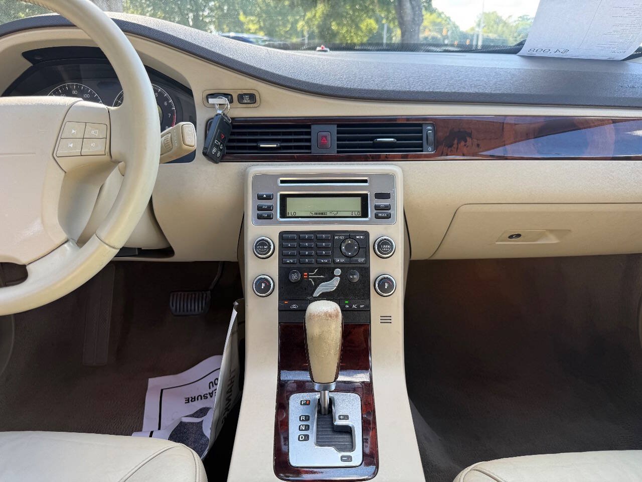 Used 2008 Volvo V70 FWD image 12