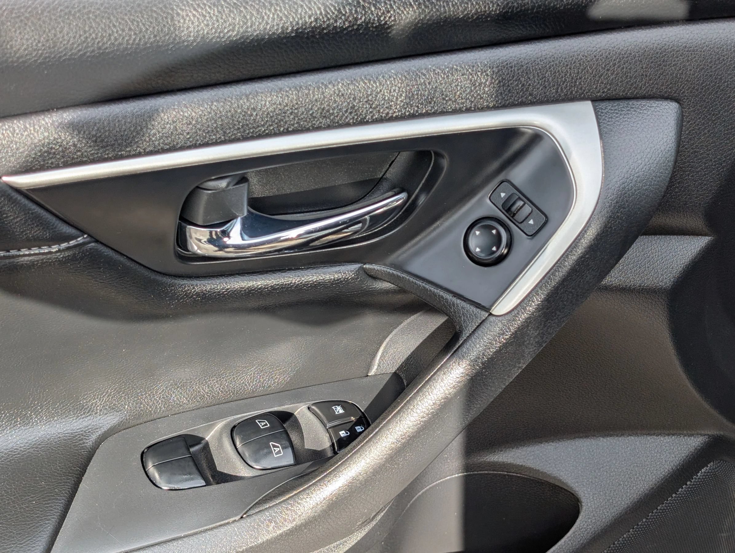Used 2018 Nissan Altima 2.5 SL FWD image 11