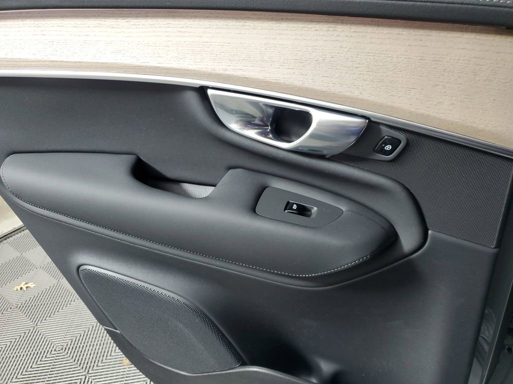 Certified 2025 Volvo XC90 B6 Core w/ Climate Package image 22