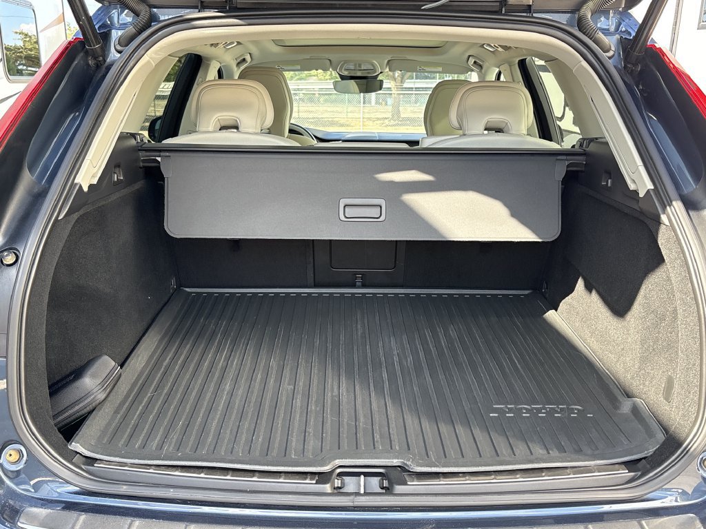Used 2024 Volvo XC60 B5 Plus w/ Protection Package Premier AWD/4WD image 28