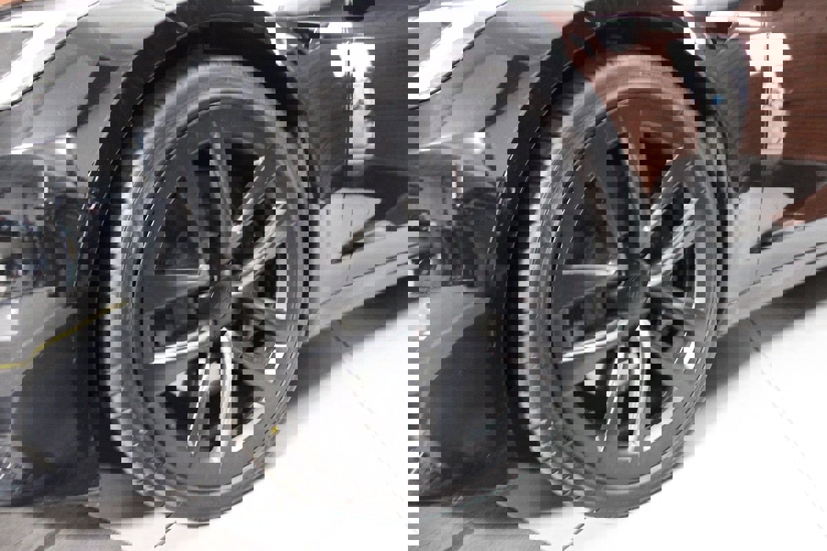 Used 2022 Tesla Model S Plaid image 5