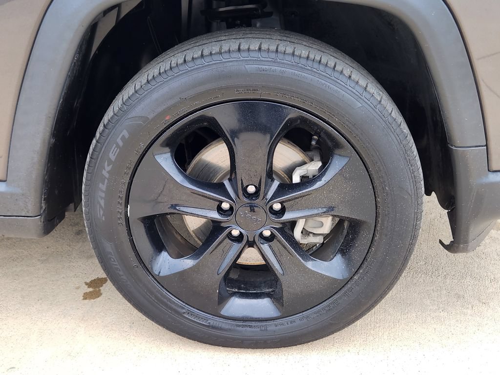 Used 2021 Jeep Compass Latitude w/ Sun and Sound Group AWD/4WD image 14
