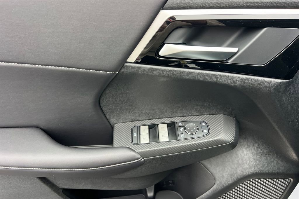 New 2025 Mitsubishi Outlander SE image 12