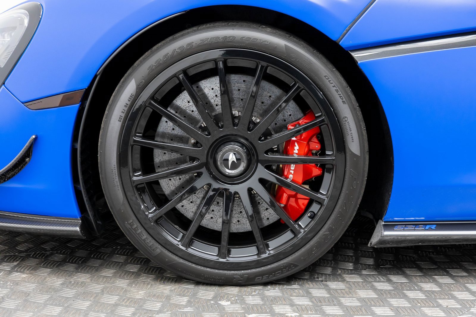 Used 2020 McLaren 620R RWD image 8