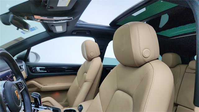 Used 2022 Porsche Cayenne image 32