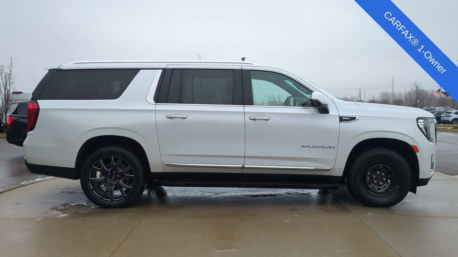 Used 2023 GMC Yukon XL SLT w/ SLT Premium Package image 8