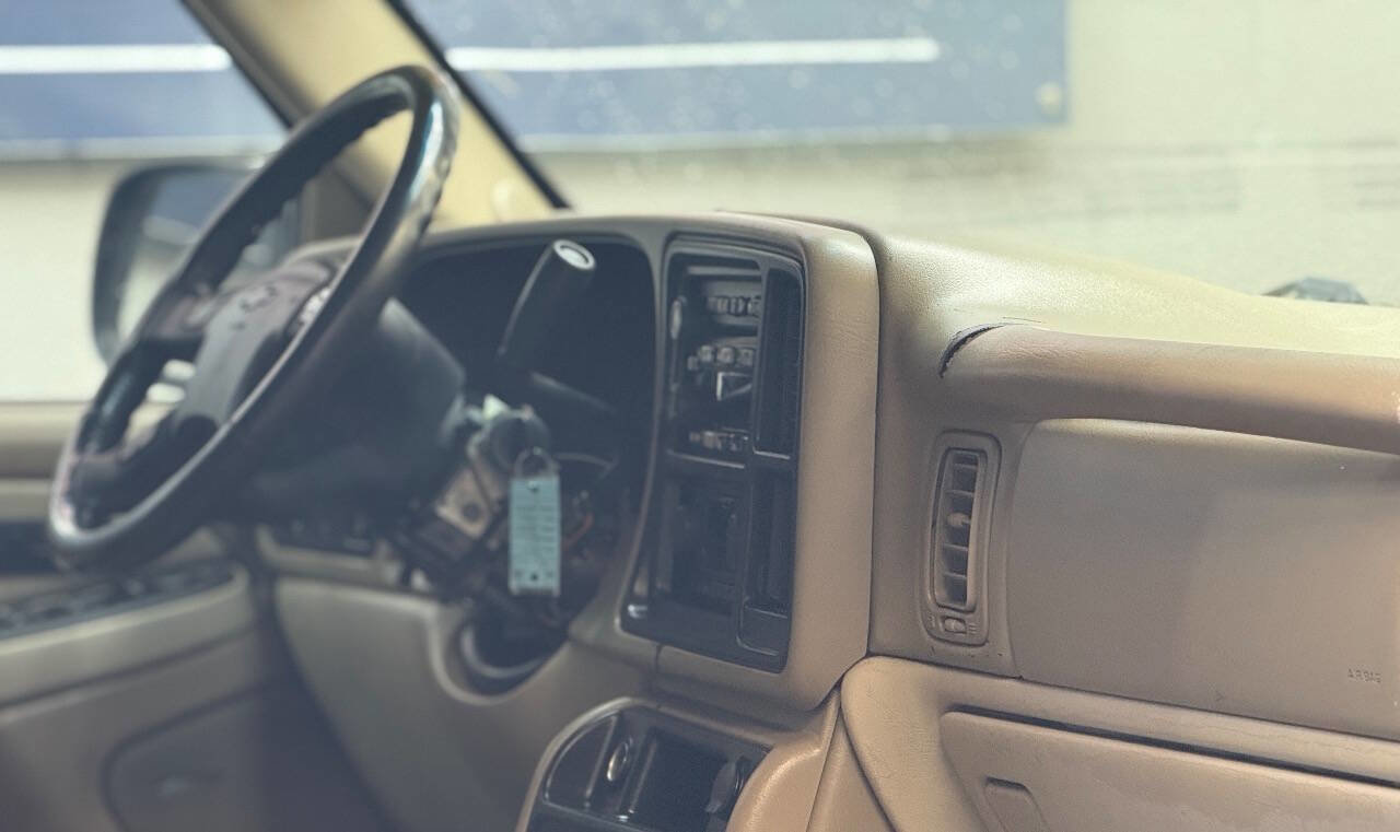 Used 2003 Chevrolet Tahoe LT image 2