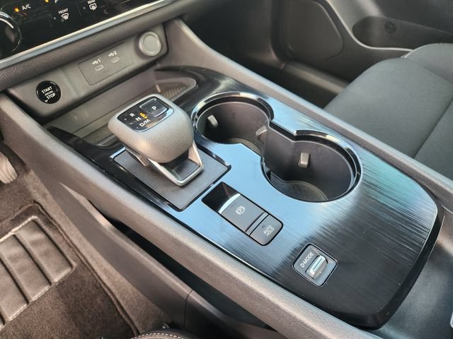 Used 2024 Nissan Rogue S FWD image 19