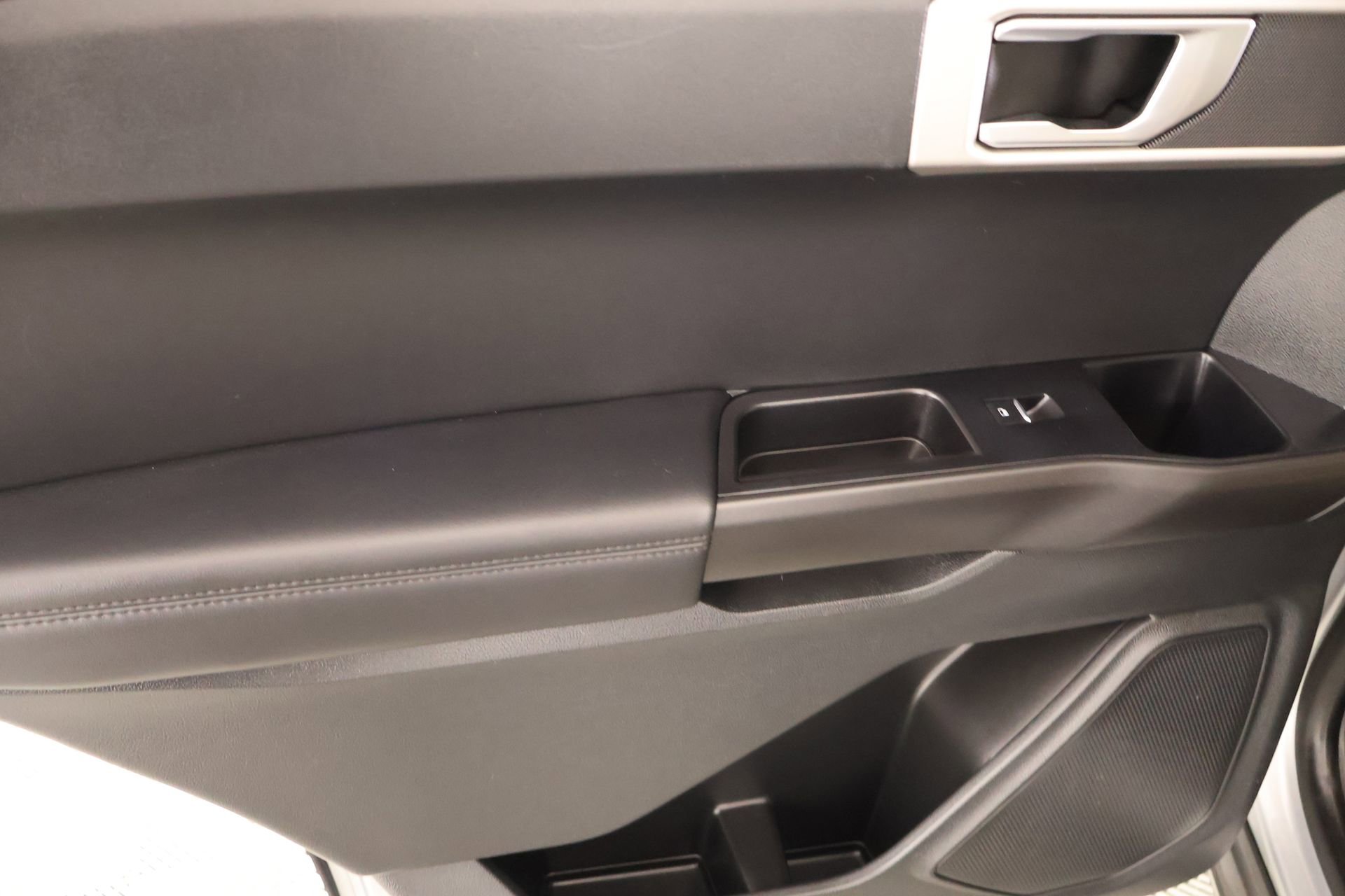 Used 2023 Ford Explorer 4WD image 16