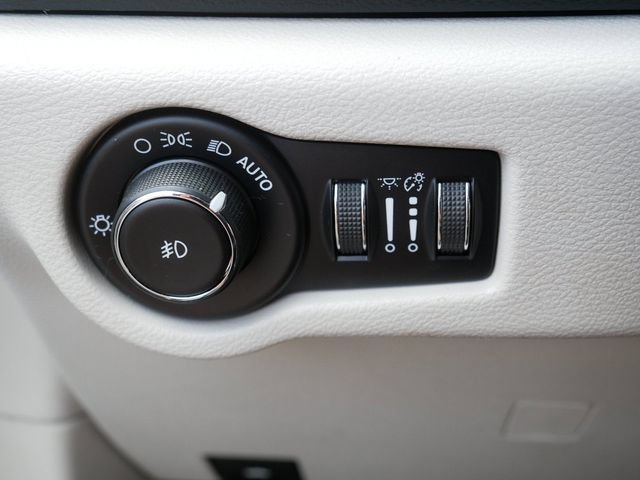 Used 2017 Chrysler Pacifica Premium FWD image 27