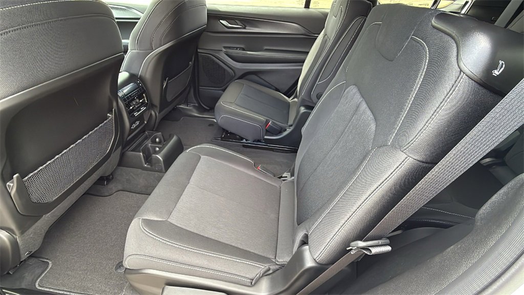 New 2025 Jeep Grand Cherokee L Laredo image 13