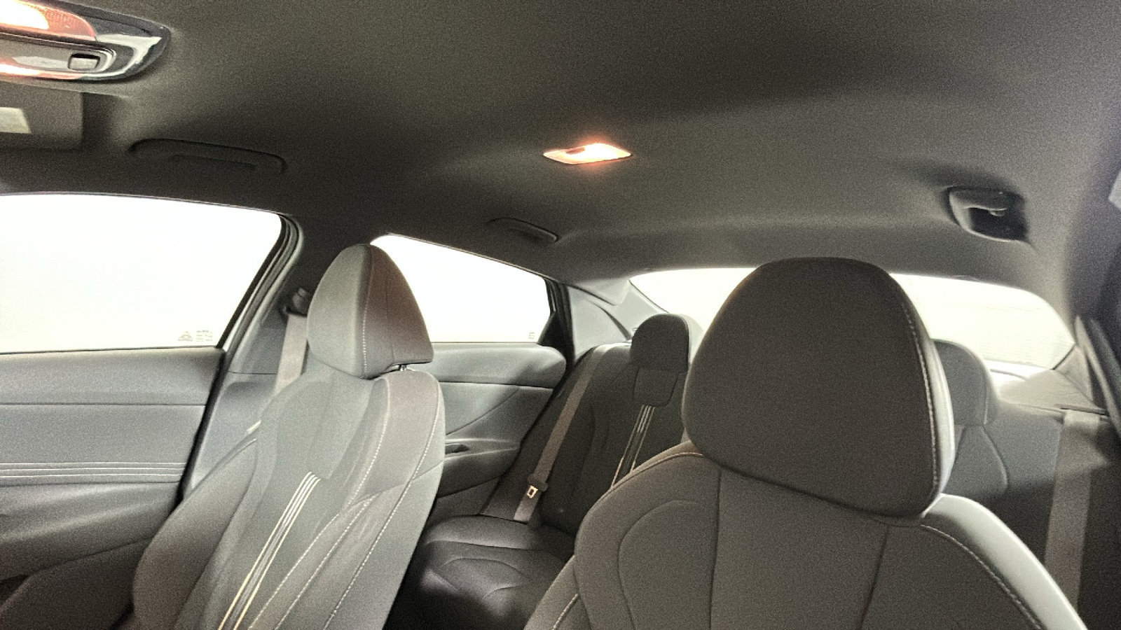 Used 2025 Hyundai Elantra SEL FWD image 15