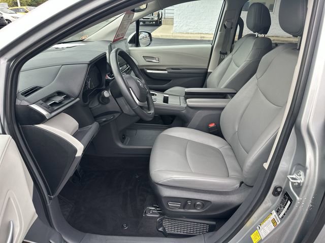 Used 2024 Toyota Sienna XLE image 9