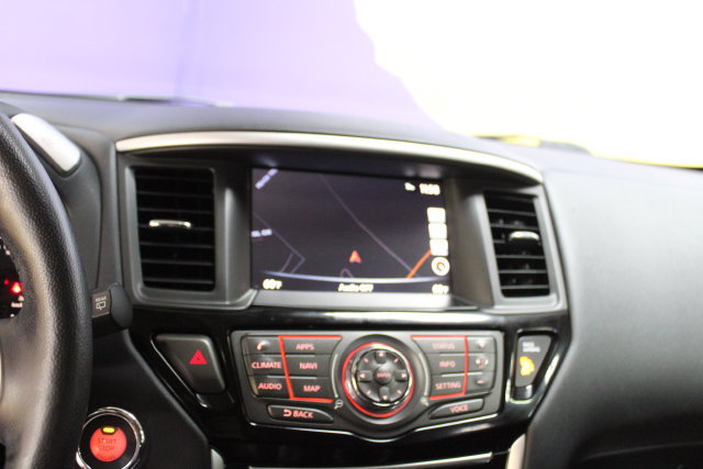 Used 2020 Nissan Pathfinder SV AWD/4WD image 19