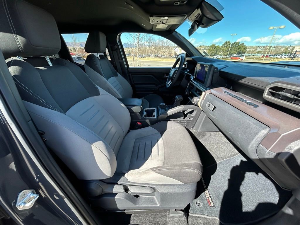 Used 2025 Toyota Tacoma TRD Sport image 32