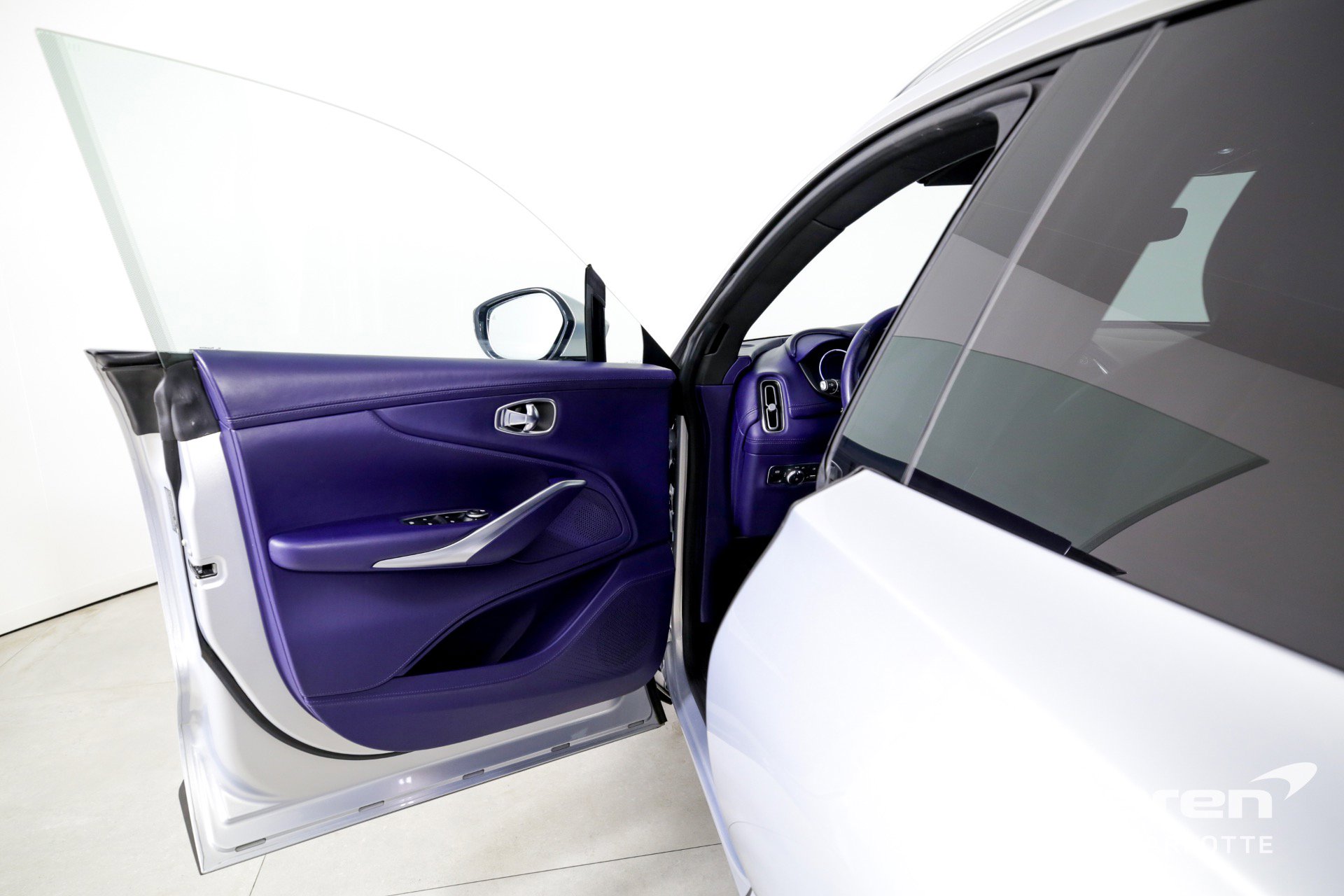 Used 2021 Aston Martin DBX image 10