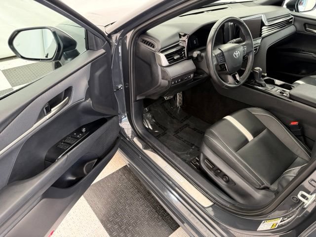 Used 2025 Toyota Camry SE AWD/4WD image 29
