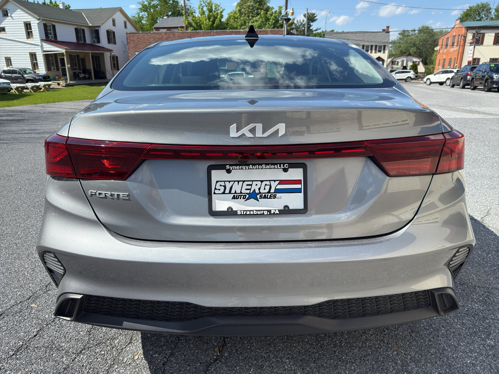 Used 2023 Kia Forte LXS w/ LXS Technology Package FWD image 4