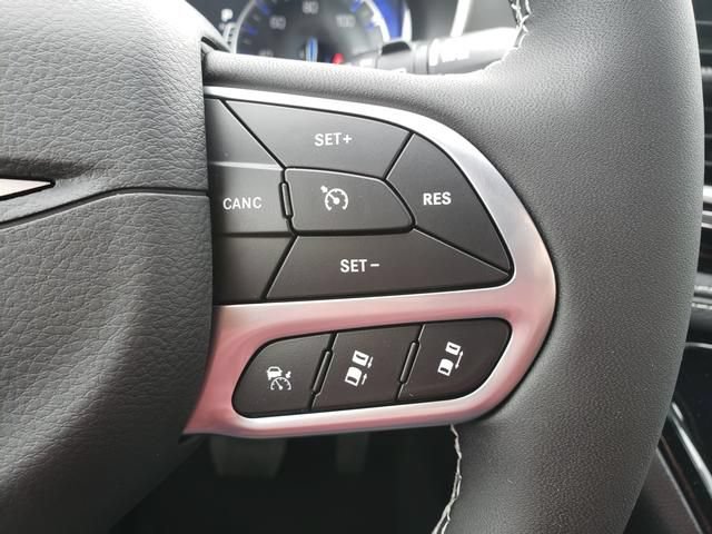 New 2027 Chrysler Pacifica Select FWD image 22