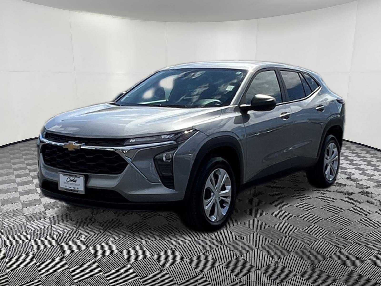 Used 2024 Chevrolet Trax LS w/ Driver Confidence Package FWD image 3