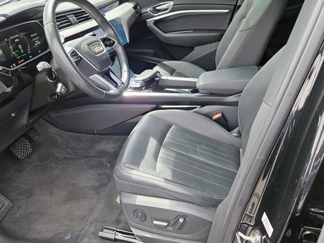 Used 2023 Audi e-tron Premium Plus w/ Premium Plus Package AWD/4WD image 15