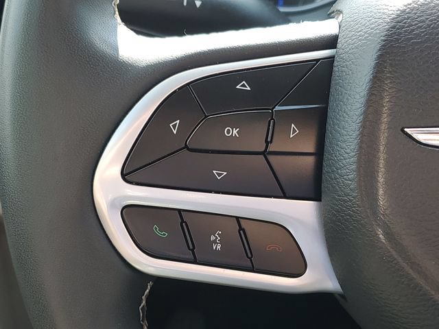 Used 2023 Chrysler Pacifica Touring-L FWD image 13