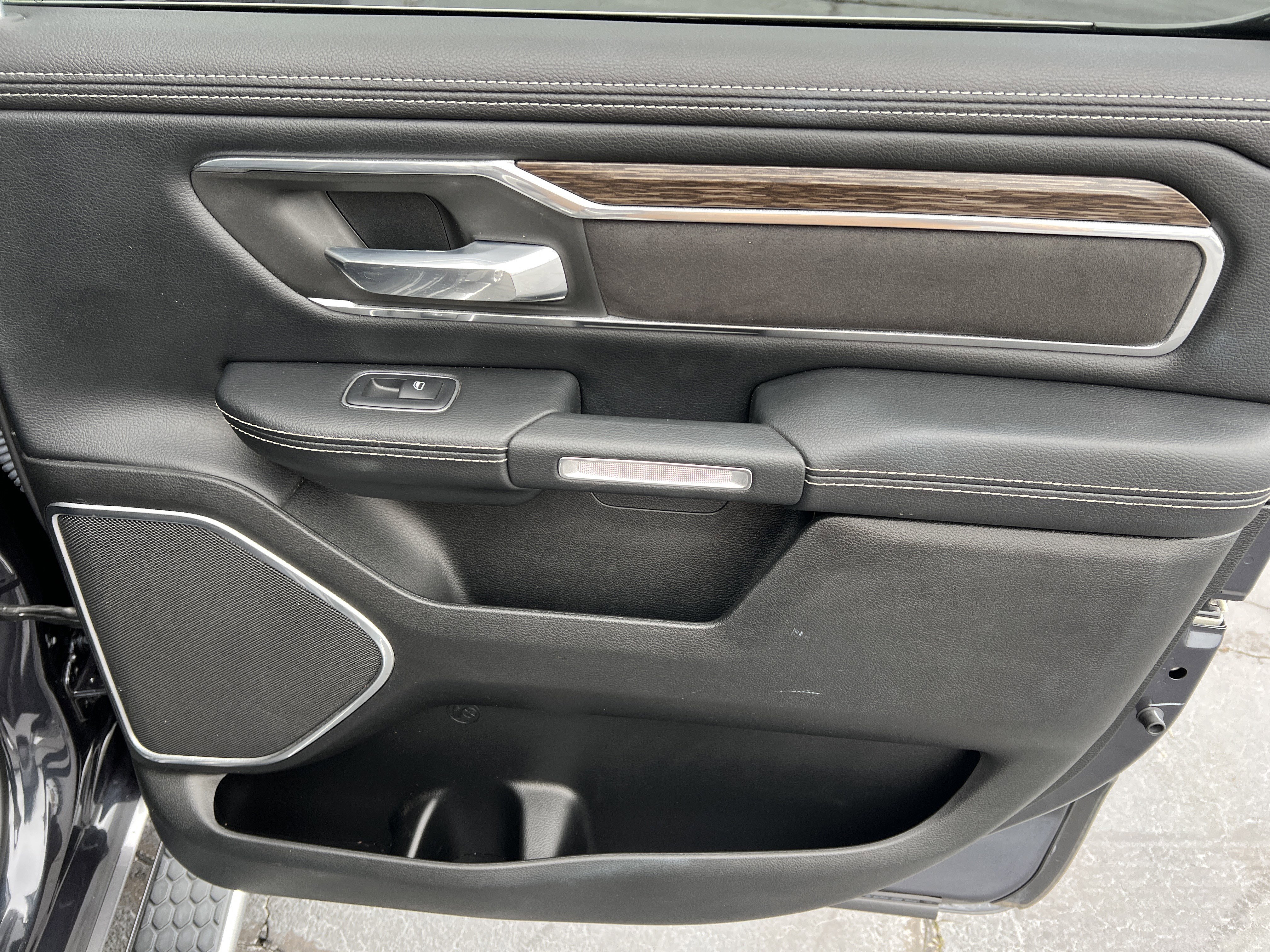 Used 2019 RAM 1500 Laramie image 19