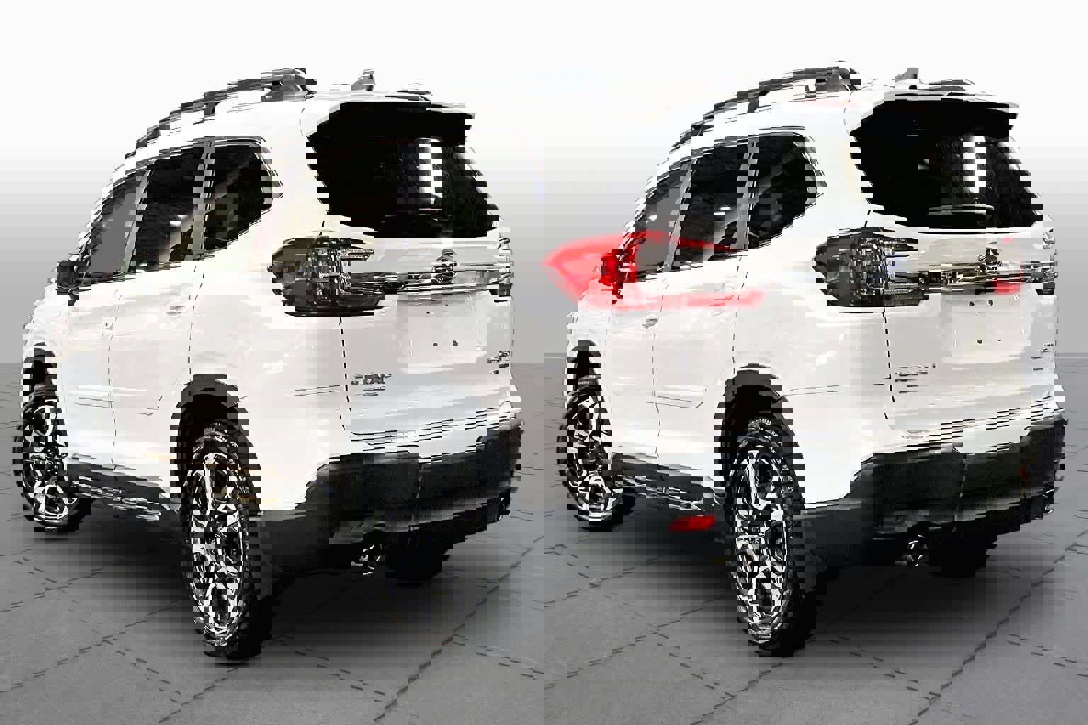 Used 2023 Subaru Ascent Limited w/ Technology Package AWD/4WD image 12