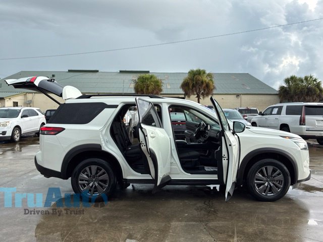 Used 2025 Nissan Pathfinder SV AWD/4WD image 19