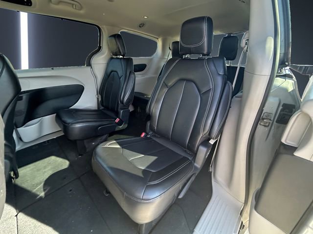 Used 2024 Chrysler Pacifica Touring-L image 13