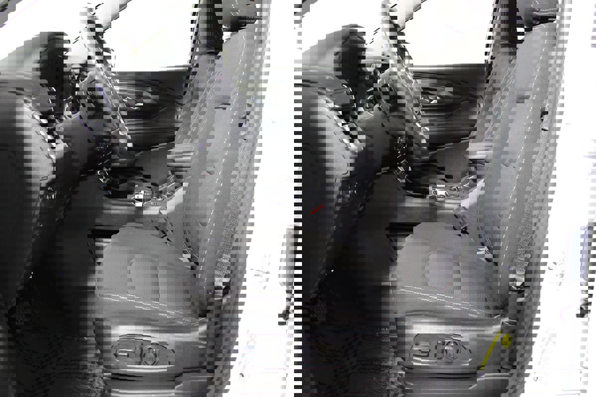 Used 2023 GMC Terrain SLE w/ Driver Convenience Package image 30