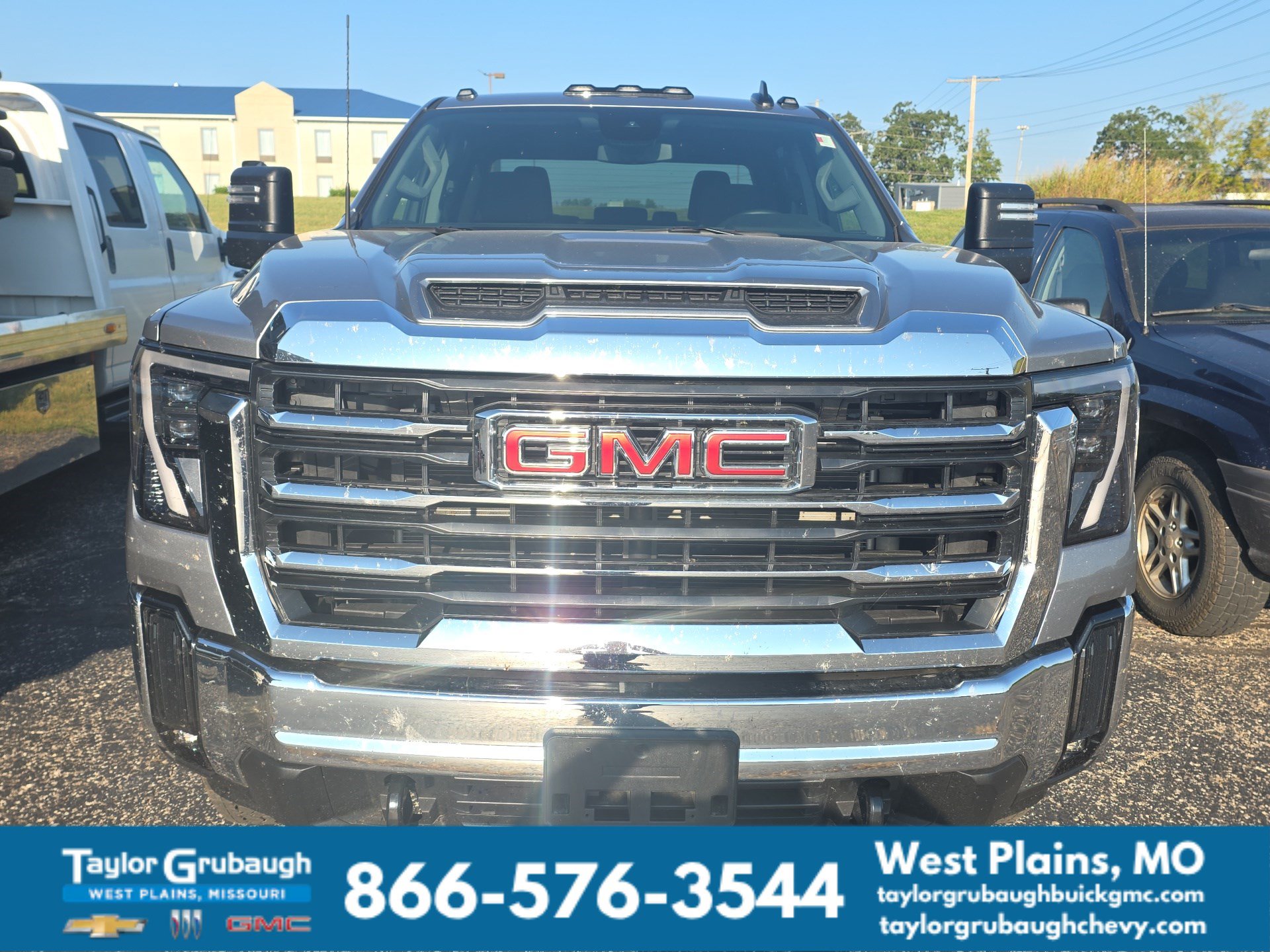 Used 2026 GMC Sierra 2500 SLE AWD/4WD image 2