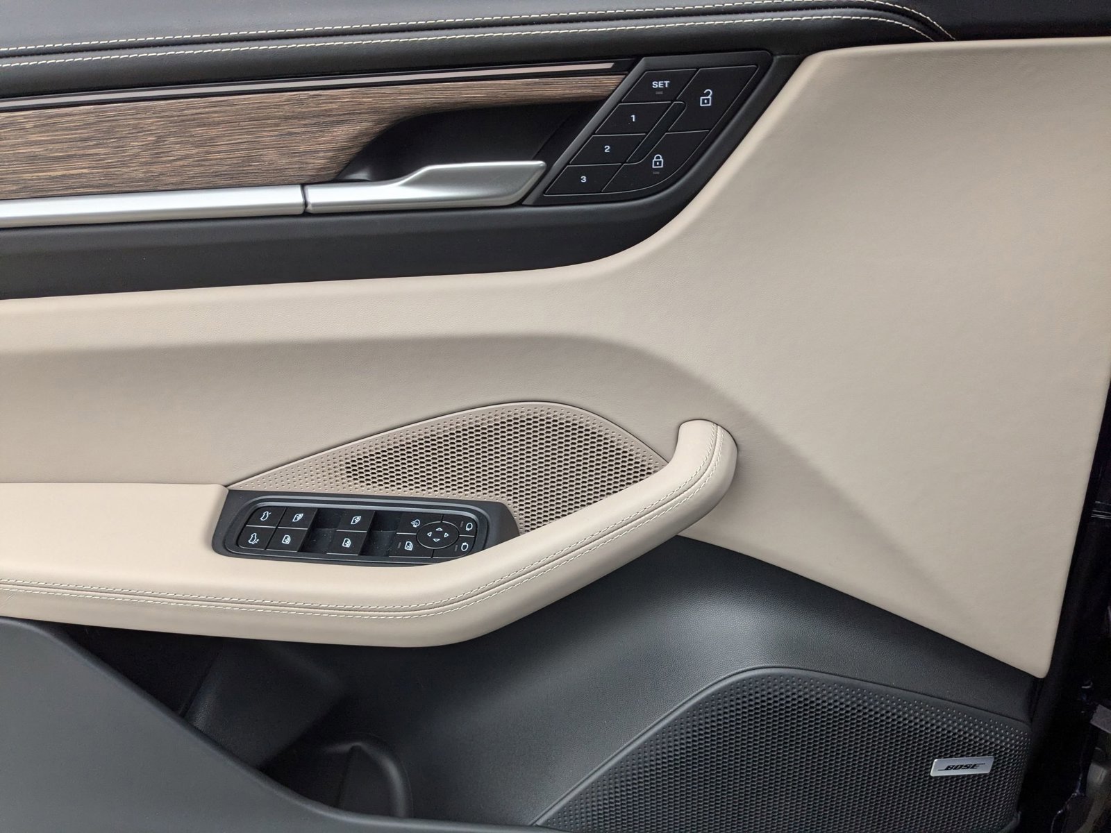 New 2026 Porsche Macan 4 Electric AWD/4WD image 13